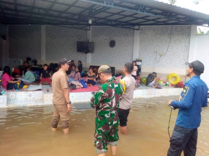 Banjir Rendam Permukiman di Cipondoh, 60 KK Dievakuasi ke Pengungsian
