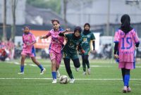 Tim sepak bola putri Kota Tangerang menjalani latihan intensif di Stadion Mini Cipondoh sebagai persiapan menghadapi PORPROV VII Banten 2026 dengan target meraih medali emas