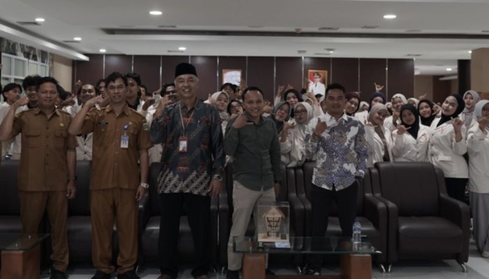 Sebanyak 130 mahasiswa Program Studi Komunikasi dan Penyiaran Islam UIN Sultan Maulana Hasanuddin Banten mengikuti kunjungan akademik ke DPRD Provinsi Banten untuk mempelajari sistem demokrasi dan fungsi lembaga legislatif secara langsung.