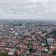 Aktivitas masyarakat di Kota Tangerang berlangsung di bawah cuaca cerah. BMKG memprediksi kondisi cuaca relatif bersahabat sepanjang pekan, meski potensi hujan dan petir mulai mengintai saat akhir pekan.