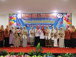 Anak-anak Daycare UIN Sultan Maulana Hasanuddin Banten menampilkan berbagai pertunjukan seni dalam peringatan hari jadi pertama daycare di Multifunction Hall