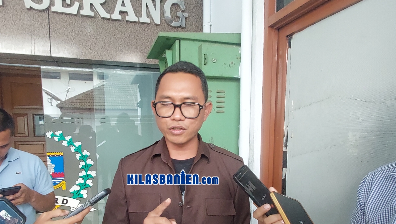 Anggota DPRD Kabupaten Serang Ahmad Muhibbin meminta pemerintah mengusut tuntas dugaan pencemaran Sungai Ciujung dan menindak tegas perusahaan yang terbukti melanggar aturan lingkungan.
