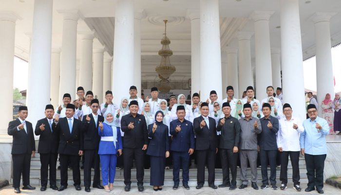 Bupati Serang Ratu Rachmatuzakiyah melantik jajaran pimpinan Baznas Kabupaten Serang periode 2026–2031 di Pendopo Bupati Serang. Dalam kesempatan itu, Bupati menargetkan penghimpunan ZIS meningkat menjadi Rp28 miliar melalui berbagai inovasi dan kolaborasi.