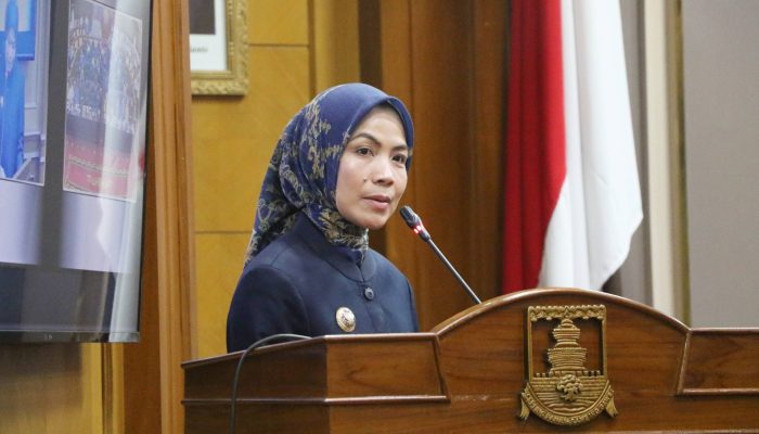 Jadwal Bupati Serang Ratu Rachmatuzakiyah menghadiri rangkaian agenda pemerintahan pada 29 Juni 2026, mulai dari peringatan Harganas ke-33, Lebaran Anak Yatim, hingga penyerahan sertifikat tanah Program PTSL bersama BPN Kabupaten Serang. (Redaksi Kilas Banten)