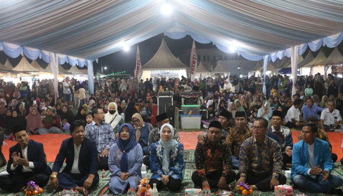Bupati Serang Ratu Rachmatuzakiyah menutup rangkaian Mancak Fest 2026 di Alun-alun Kecamatan Mancak, Rabu (11/6/2026) malam. Festival ini diharapkan menjadi agenda tahunan yang mampu menarik wisatawan dan menggerakkan ekonomi kreatif daerah.