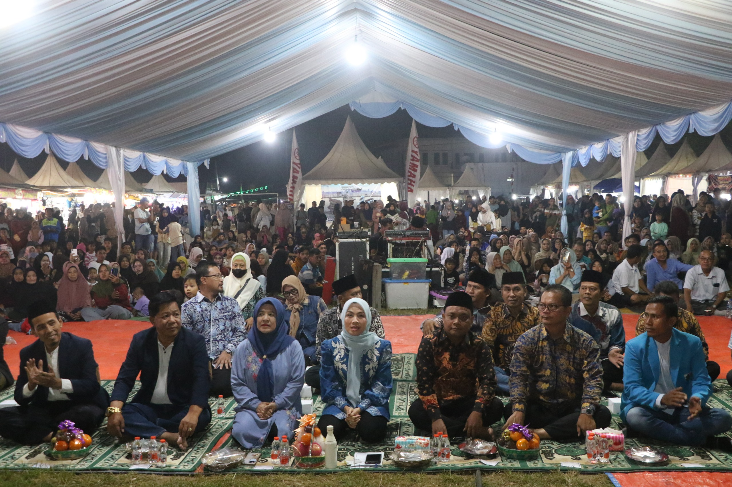 Bupati Serang Ratu Rachmatuzakiyah menutup rangkaian Mancak Fest 2026 di Alun-alun Kecamatan Mancak, Rabu (11/6/2026) malam. Festival ini diharapkan menjadi agenda tahunan yang mampu menarik wisatawan dan menggerakkan ekonomi kreatif daerah.