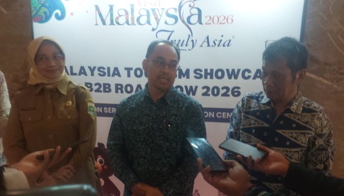 Direktur Tourism Malaysia Jakarta, Hari Mohd Yakzan, saat menghadiri Malaysia Tourism Showcase B2B Roadshow 2026 di Serang, Banten, Senin (8/6/2026), dalam upaya memperluas pasar wisatawan Indonesia ke Malaysia.