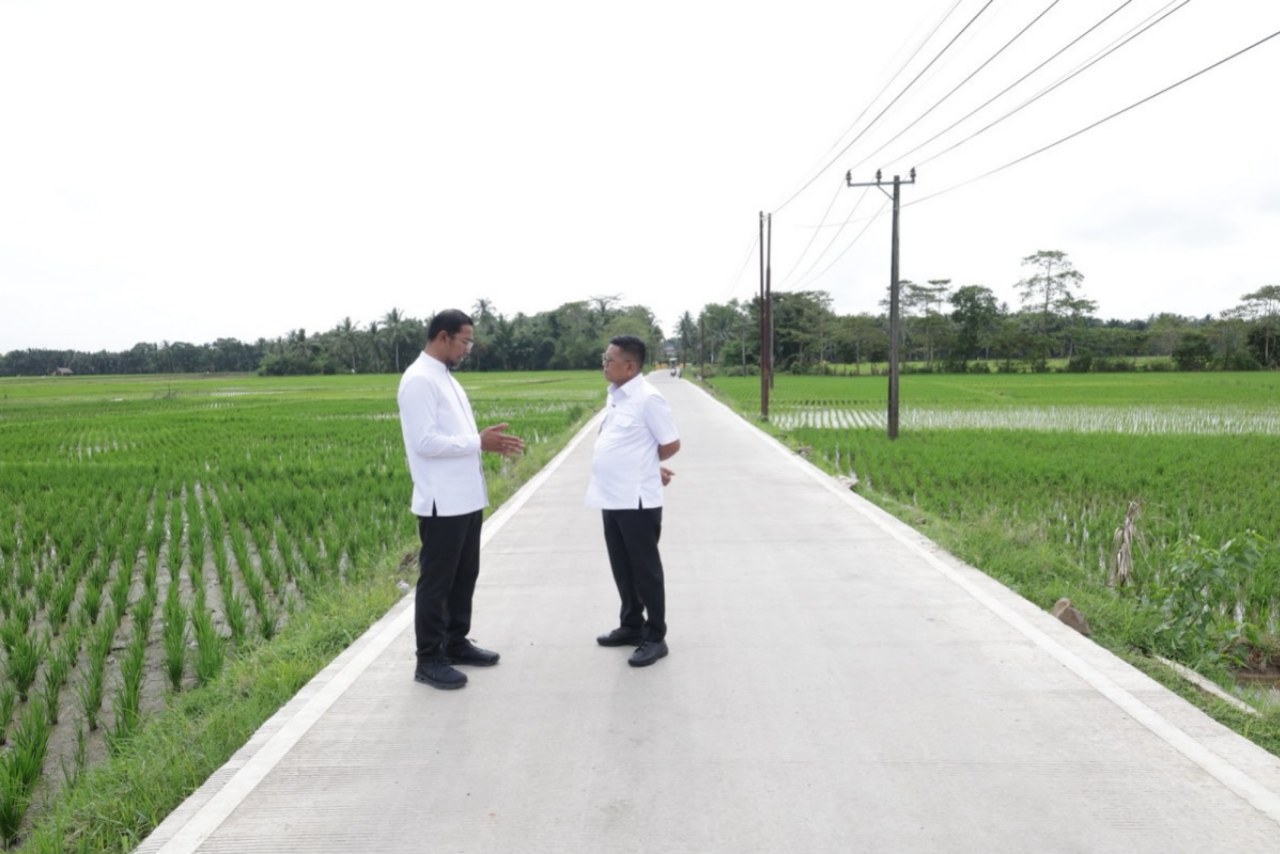 Program unggulan Gubernur Banten Andra Soni tersebut menjadi salah satu strategi pemerintah daerah untuk memperluas konektivitas antarwilayah, membuka akses ekonomi masyarakat, serta mengurangi kesenjangan pembangunan di berbagai daerah