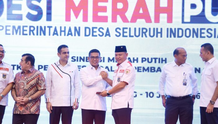 Gubernur Banten Andra Soni saat membuka Rakernas APDESI Merah Putih di Kota Serang yang dihadiri ratusan kepala desa dari berbagai daerah.