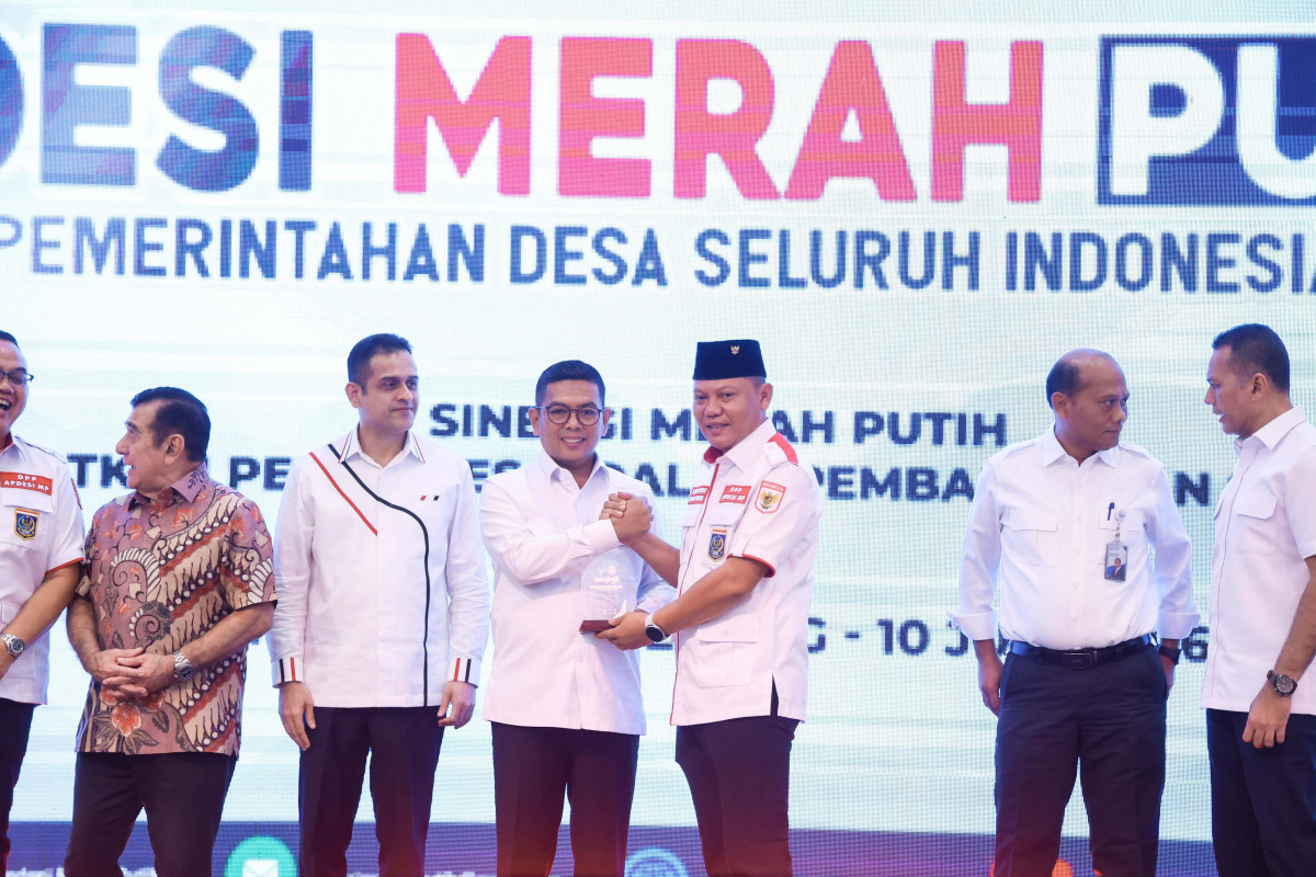 Gubernur Banten Andra Soni saat membuka Rakernas APDESI Merah Putih di Kota Serang yang dihadiri ratusan kepala desa dari berbagai daerah.
