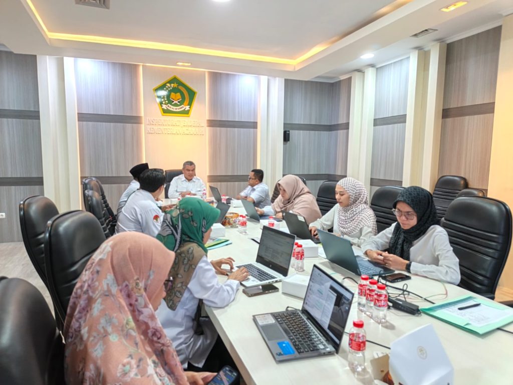 Inspektur Jenderal Kementerian Agama Khoirunnas memimpin rapat pembahasan tindak lanjut hasil pemeriksaan (TLHP) bersama jajaran UIN Sultan Maulana Hasanuddin Banten.