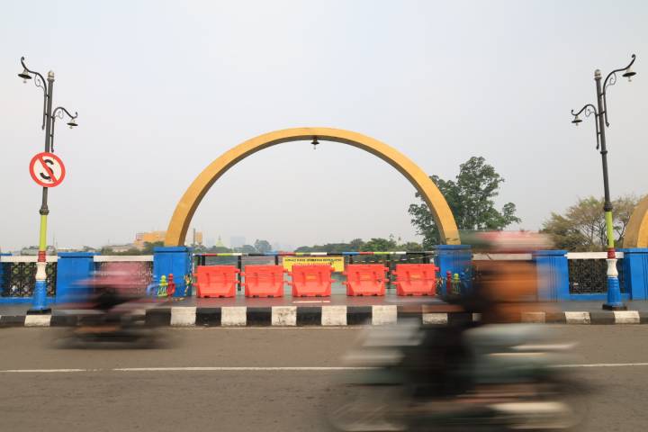 Pemkot Tangerang memastikan perbaikan area Jembatan Kaca Berendeng segera dilakukan demi menjaga keamanan dan kenyamanan pengunjung.