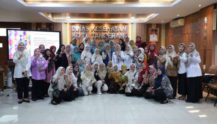 Kader Peri Lansia mengikuti pelatihan pendampingan dan perawatan lansia yang diselenggarakan Dinas Kesehatan Kota Tangerang dalam rangka memperingati Hari Lanjut Usia Nasional, Rabu, 10 Juni 2026