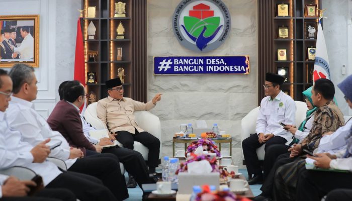 Kemendes PDT menggandeng UIN Sultan Maulana Hasanuddin Banten untuk mengembangkan desa tematik di Banten.