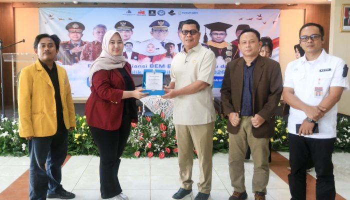 Kepala Kesbangpol Banten Novriyadi Purwansyah menghadiri pelantikan Pengurus BEM Banten Bersatu Periode 2026–2027 di Universitas Serang Raya, Kota Serang, sekaligus mengajak mahasiswa menjadi mitra strategis pembangunan daerah.