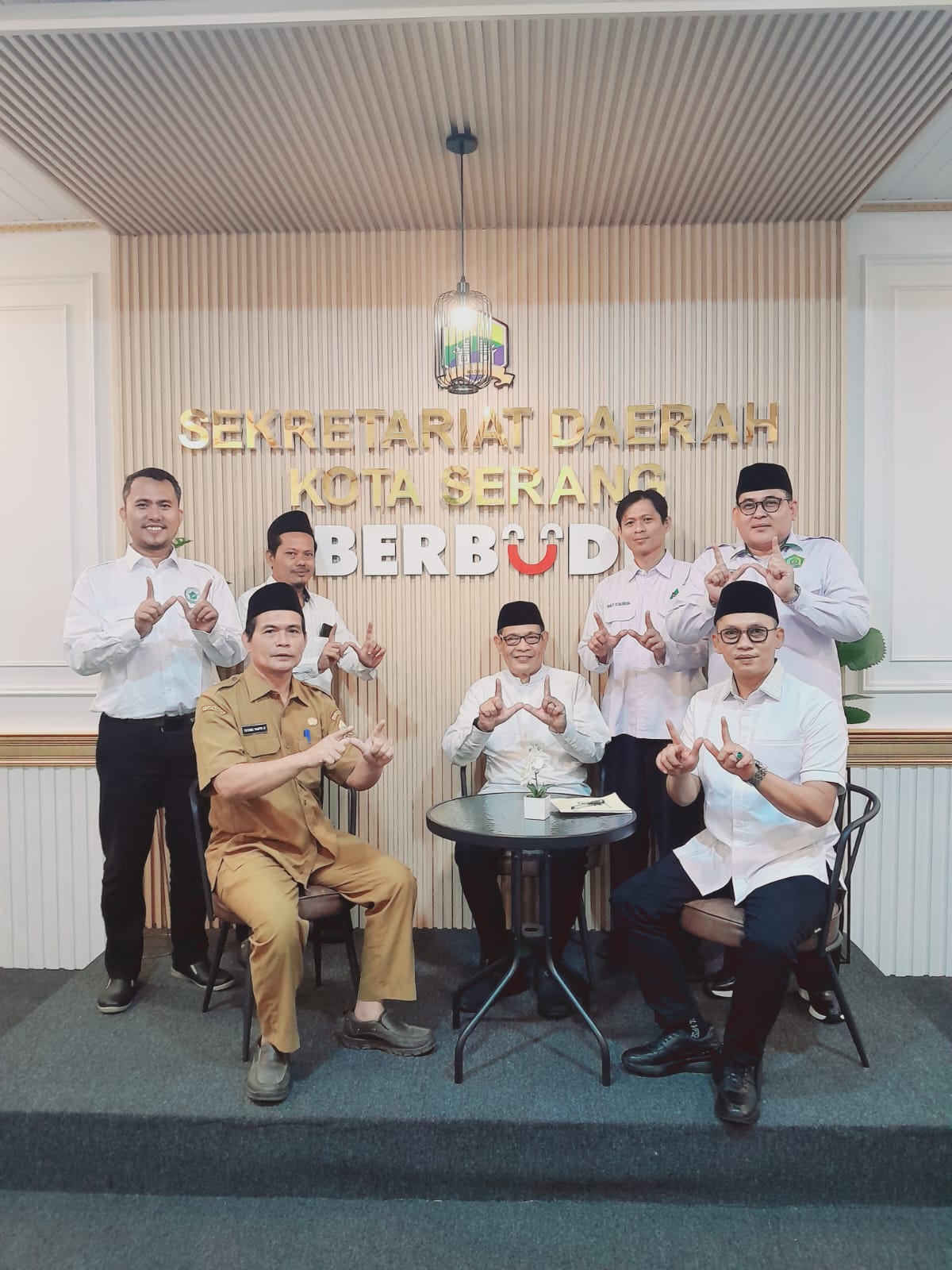 Ketua BWI Kota Serang H. Dada Fatoni saat melakukan audiensi dengan Wali Kota Serang Budi Rustandi di Kantor Wali Kota Serang, Selasa (9/6/2026), membahas penguatan wakaf produktif dan optimalisasi aset wakaf untuk kesejahteraan masyarakat.