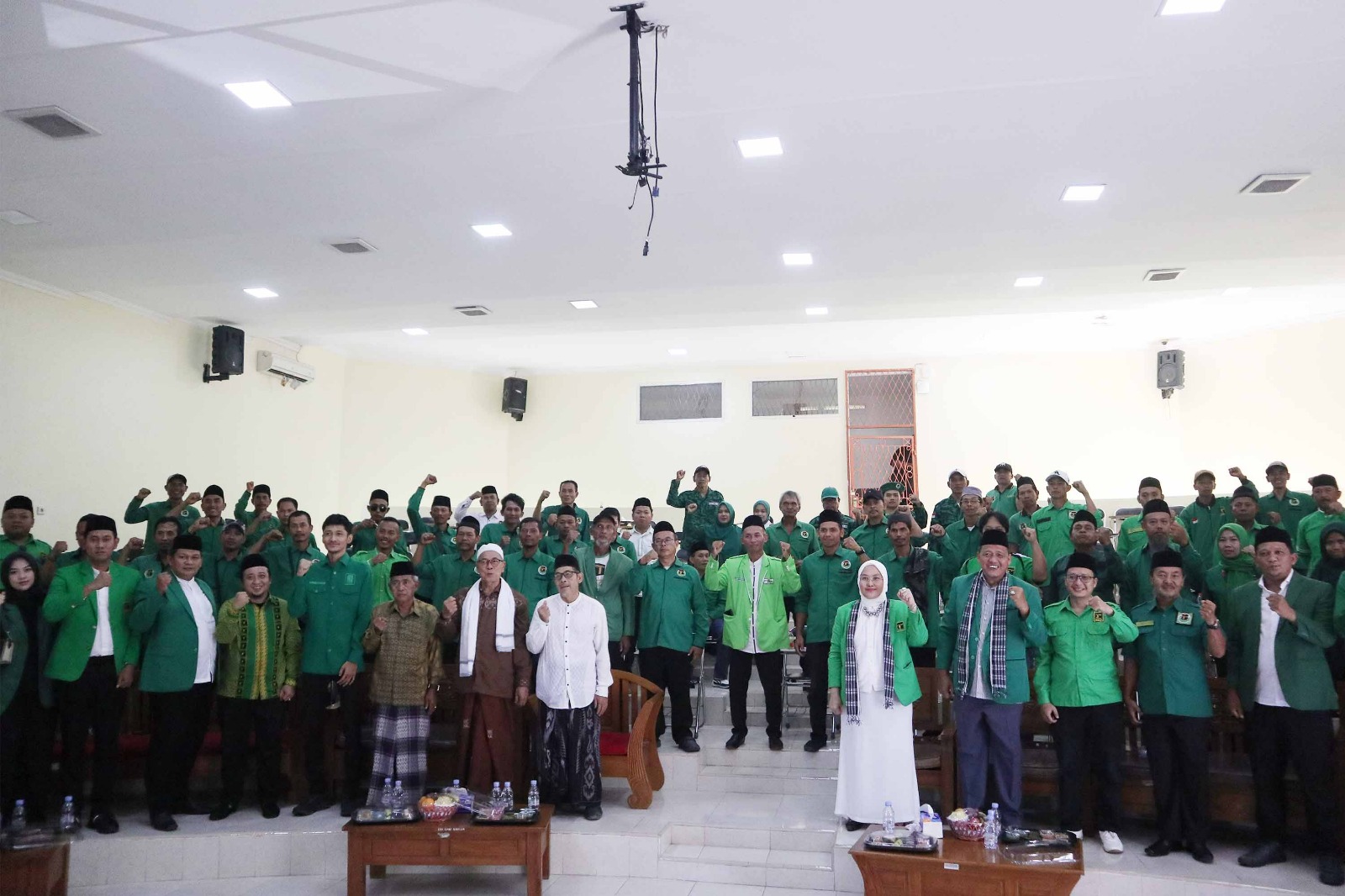 Ketua DPW PPP Banten bersama jajaran DPC PPP Kabupaten Lebak dan peserta Muscab X berfoto usai pelaksanaan musyawarah yang berlangsung tertib di Aula BPMP Provinsi Banten.