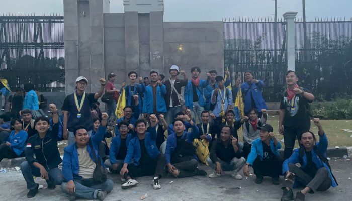 Ketua PC PMII Kabupaten Serang menyampaikan sikap organisasi yang meminta PB PMII memberikan penjelasan terbuka terkait perubahan lokasi aksi demonstrasi dan munculnya tuntutan reshuffle kabinet.