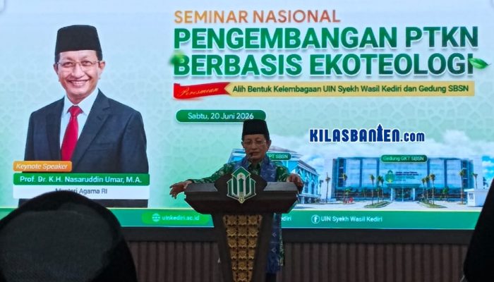 Menteri Agama Prof. Nasaruddin Umar menyampaikan pemaparan mengenai Teologi Ahadiyah sebagai paradigma baru integrasi ilmu pengetahuan dalam Seminar Pengembangan PTKIN Berbasis Teologis di UIN Syekh Wasil Kediri, Sabtu, 20 Juni 2026