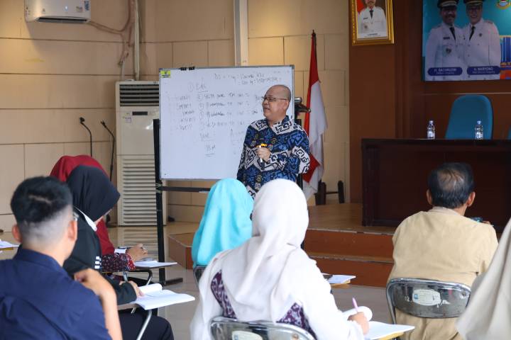 Peserta Diklat Perkoperasian dan lomba cerdas cermat mengikuti rangkaian kegiatan yang digelar Disperindagkop UKM Kota Tangerang di Gedung Cisadane sebagai upaya memperkuat kapasitas dan daya saing koperasi menuju era digital.