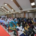 Petugas kesehatan melakukan pemeriksaan kadar hemoglobin kepada remaja putri dalam Program Yuk Jaim sebagai upaya mencegah anemia dan menekan angka stunting di Kota Tangerang.