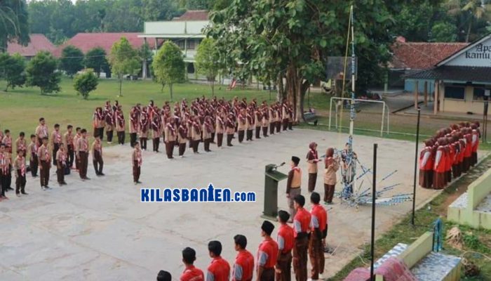 Pimpinan Pondok Pesantren Terpadu Darul Iman bersama para santri yang berhasil lolos UMPTKIN 2026. Sebanyak 84 persen peserta seleksi diterima di berbagai perguruan tinggi negeri keagamaan di Indonesia.