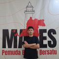 Presidium Nasional Pemuda Banten Bersatu, Teguh Pati Ajidarma, saat mengumumkan program 100 beasiswa kuliah gratis dan bantuan biaya hidup bagi mahasiswa asal Banten.