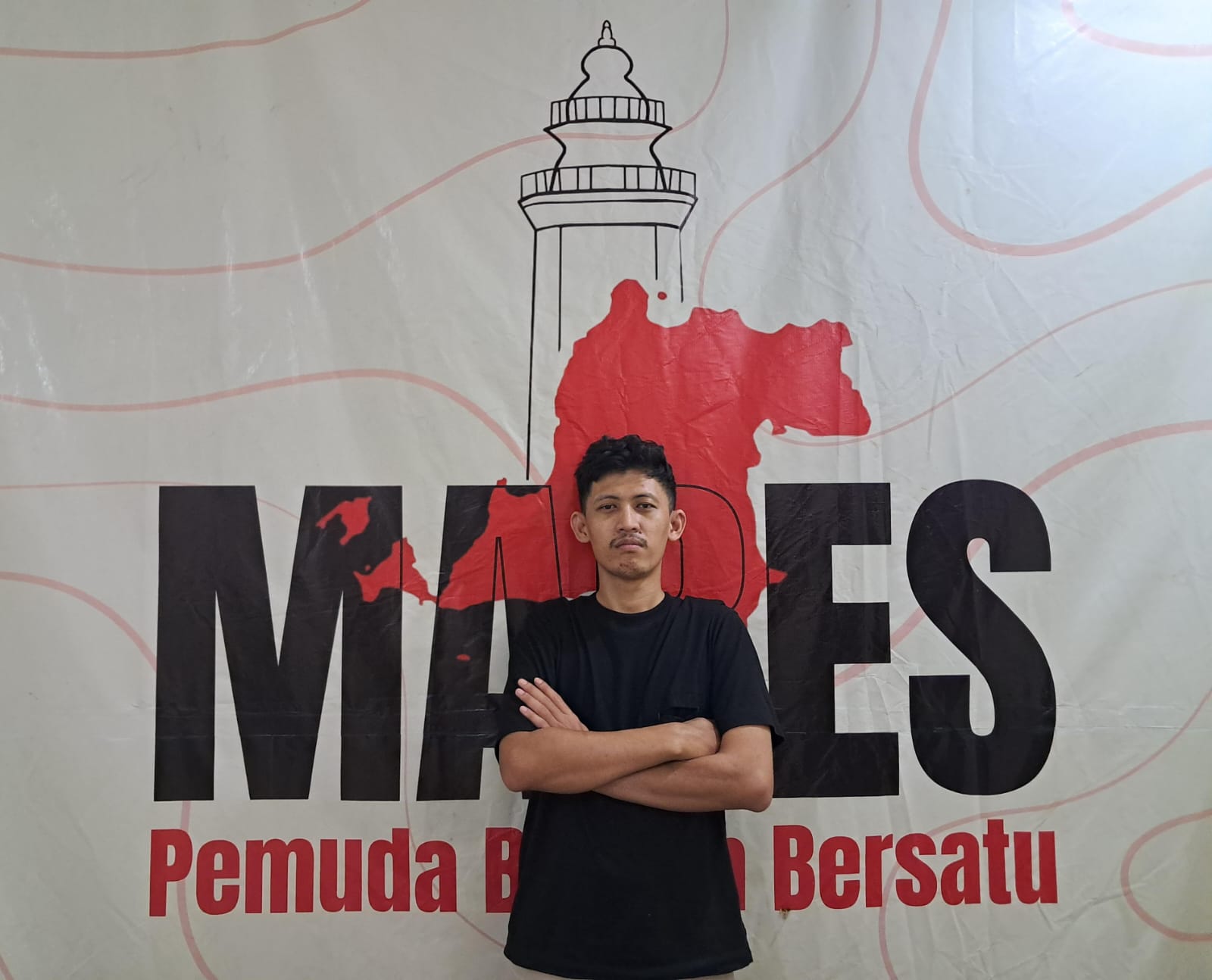Presidium Nasional Pemuda Banten Bersatu, Teguh Pati Ajidarma, saat mengumumkan program 100 beasiswa kuliah gratis dan bantuan biaya hidup bagi mahasiswa asal Banten.
