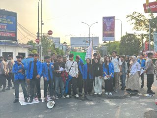 Demo Mahasiswa UNPAM Serang di Lampu Merah Ciceri, Desak Evaluasi BBM, Program MBG hingga Reforma Agraria