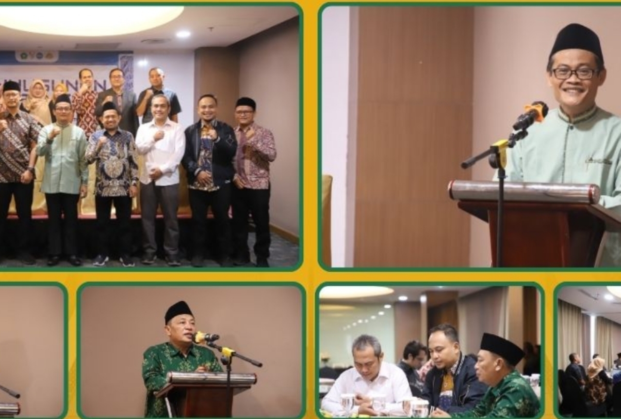 Rektor UIN SMH Banten Prof Muhammad Ishom bersama jajaran pimpinan universitas saat membuka kegiatan penyusunan dan sinkronisasi draft statuta baru di Hotel Soll Marina