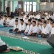 Ribuan masyarakat menghadiri pembukaan Festival Al-A'zhom 2026 di pelataran Masjid Raya Al-A'zhom, Kota Tangerang, yang diramaikan kegiatan keagamaan dan bazar UMKM.