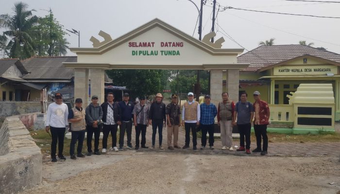 Tim DPRKP Kabupaten Serang bersama perwakilan Kementerian Perumahan dan Kawasan Permukiman melakukan verifikasi rumah tidak layak huni di Pulau Tunda, Selasa (9/6/2026), sebagai langkah percepatan program bantuan perumahan bagi masyarakat pesisir.