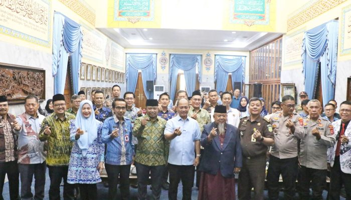 Wakil Bupati Serang Muhammad Najib Hamas bersama jajaran Forkopimda dan Dindikbud Kabupaten Serang saat peluncuran SPMB Tahun Ajaran 2026/2027 di Pendopo Bupati Serang.