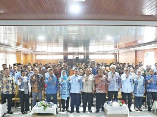 Wakil Bupati Serang Muhammad Najib Hamas saat membuka Workshop Evaluasi Pengelolaan Keuangan dan Pembangunan Desa Kabupaten Serang yang digelar BPKP Provinsi Banten di Aula Tb. Suwandi