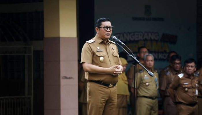 Wakil Wali Kota Tangerang Maryono memberikan arahan kepada seluruh ASN saat apel pagi di Plaza Pusat Pemerintahan Kota Tangerang untuk mempercepat kinerja dan meningkatkan disiplin pada Semester II 2026.