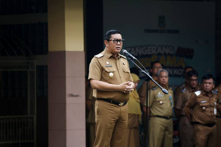 Wakil Wali Kota Tangerang Maryono memberikan arahan kepada seluruh ASN saat apel pagi di Plaza Pusat Pemerintahan Kota Tangerang untuk mempercepat kinerja dan meningkatkan disiplin pada Semester II 2026.