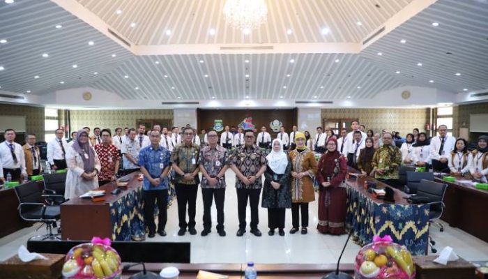 Wakil Wali Kota Tangerang Maryono saat menerima peserta Pelatihan Kepemimpinan Administrator Kementerian Ketenagakerjaan RI yang melakukan studi lapangan terkait penerapan merit system dan inovasi pelayanan publik di Kota Tangerang.