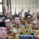 Wali Kota Tangerang Sachrudin bersama Wakil Wali Kota Maryono memimpin Rapat Evaluasi Bulanan Kewilayahan di Pusat Pemerintahan Kota Tangerang untuk mempercepat penyelesaian berbagai aduan masyarakat.