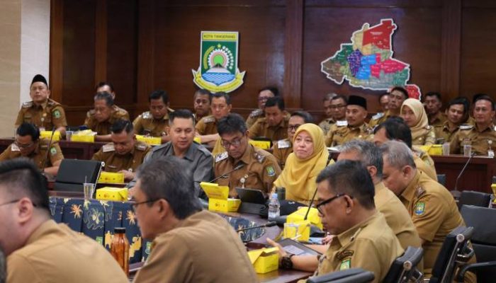 Wali Kota Tangerang Sachrudin memimpin rapat evaluasi bulanan bersama jajaran OPD untuk mempercepat serapan anggaran dan meningkatkan kualitas pelayanan publik di Kota Tangerang.