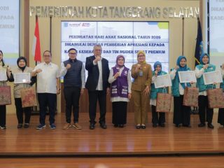 Wali Kota Tangerang Selatan Benyamin Davnie memberikan apresiasi kepada kader kesehatan dan Tim Ngider Sehat Premium dalam peringatan Hari Anak Nasional 2026 sebagai bentuk komitmen memperkuat layanan kesehatan anak dan percepatan penurunan stunting di Kota Tangerang Selatan.