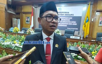Aktivitas kapal tongkang di perairan Bojonegara, Kabupaten Serang. Fraksi Gerindra DPRD Kabupaten Serang meminta dugaan pencemaran laut segera diusut demi melindungi ekosistem dan kehidupan nelayan. (Redaksi Kilas Banten)