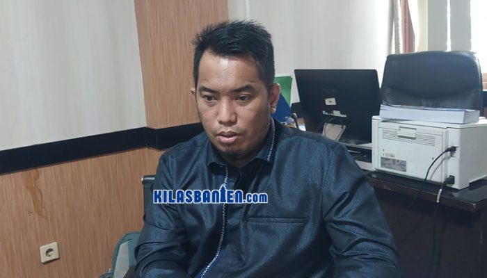 Anggota DPRD Kabupaten Serang Azwar Anas meminta pemerintah daerah dan aparat penegak hukum mengusut tuntas dugaan pembuangan limbah di perairan Bojonegara, Teluk Banten, Jumat, 10 Juli 2026. (Redaksi Kilas Banten)