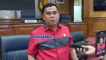 Anggota Komisi IV DPRD Kabupaten Serang, Joko Santoso, menyampaikan gagasan percepatan pembangunan TPS modern berbasis RDF sebagai solusi pengelolaan sampah berkelanjutan. (Redaksi Kilas Banten)