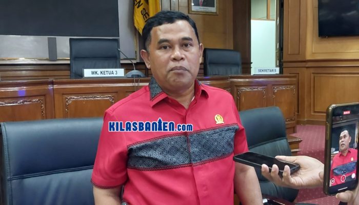 Anggota Komisi IV DPRD Kabupaten Serang, Joko Santoso, menyampaikan gagasan percepatan pembangunan TPS modern berbasis RDF sebagai solusi pengelolaan sampah berkelanjutan. (Redaksi Kilas Banten)
