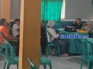 Ratusan Orang Tua Serbu SPMB 2026 SMPN 1 Ciruas, Berebut Kursi Sekolah Favorit, Antrean Mengular Seharian