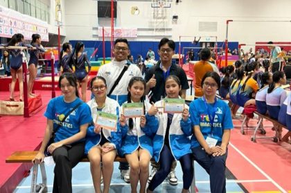 Atlet Tangerang Gymnastics Club (TGC) berpose bersama pelatih usai meraih 20 medali dalam ajang Indonesia Open 2026 yang menjadi kebanggaan Kota Tangerang.