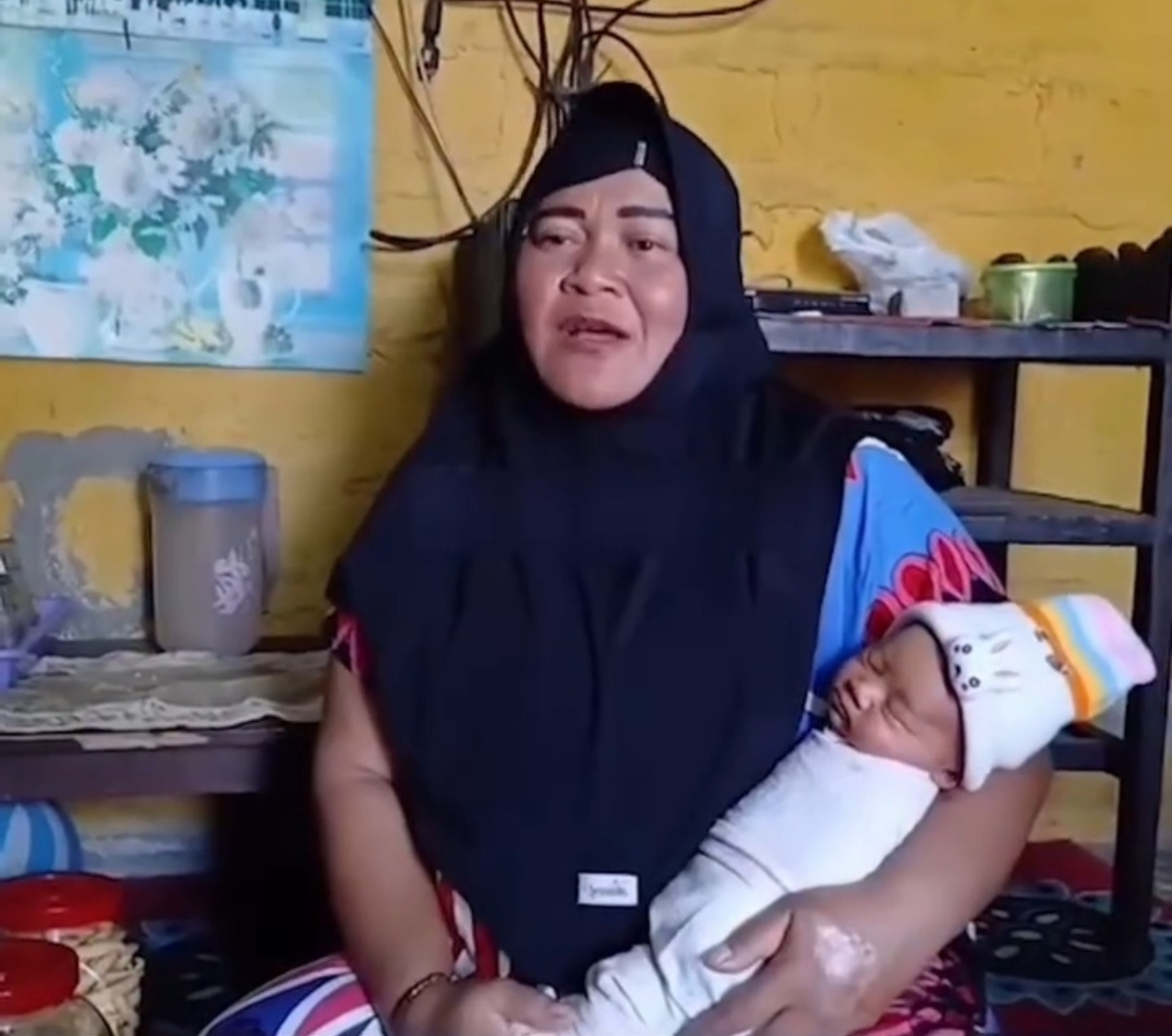Yuharni bersama bayi Muhammad MBG Subianto di Wonosobo. Nama sang bayi diberikan sebagai bentuk rasa syukur atas manfaat Program Makan Bergizi Gratis yang dirasakan keluarganya.