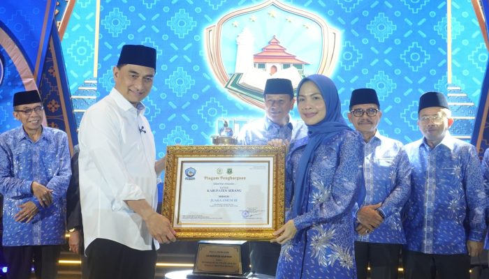 Bupati Serang Ratu Rachmatuzakiyah bersama jajaran Pemerintah Kabupaten Serang menghadiri penutupan MTQ XXIII Provinsi Banten 2026 usai Kabupaten Serang berhasil naik ke peringkat ketiga.