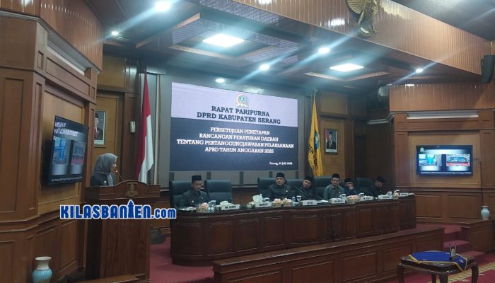 Bupati Serang Ratu Rachmatuzakiyah bersama pimpinan DPRD Kabupaten Serang saat menghadiri rapat paripurna penetapan Perda Pertanggungjawaban Pelaksanaan APBD Tahun Anggaran 2025 (Redaksi Kilas Banten)