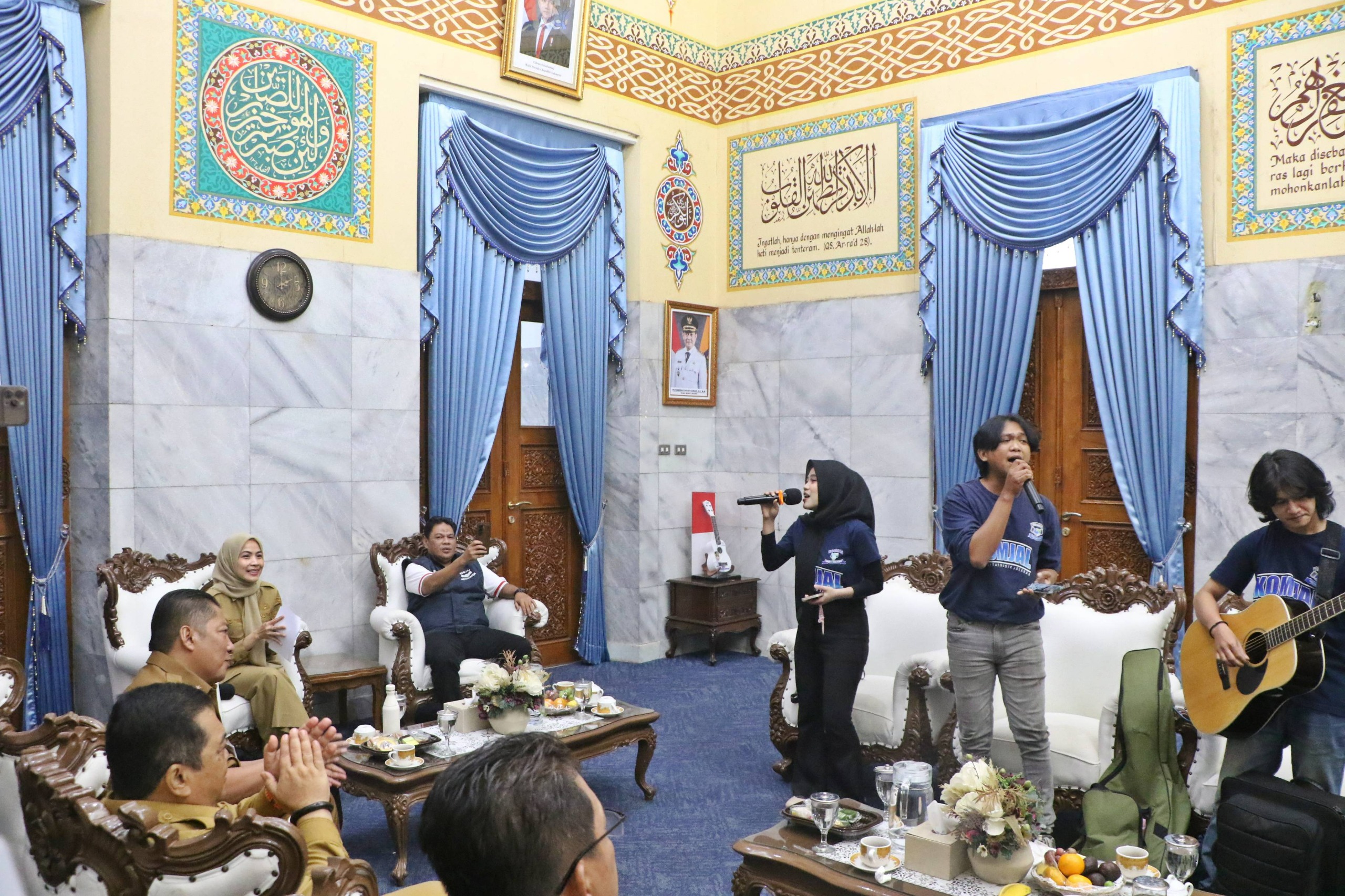 Bupati Serang Ratu Rachmatuzakiyah menerima audiensi Komunitas Musik Jalanan di Pendopo Bupati Serang dan mengapresiasi karya lagu yang mengangkat program pembangunan daerah, Senin, 20 Juli 2026